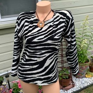 🌺 Black and White Velvet Blouse